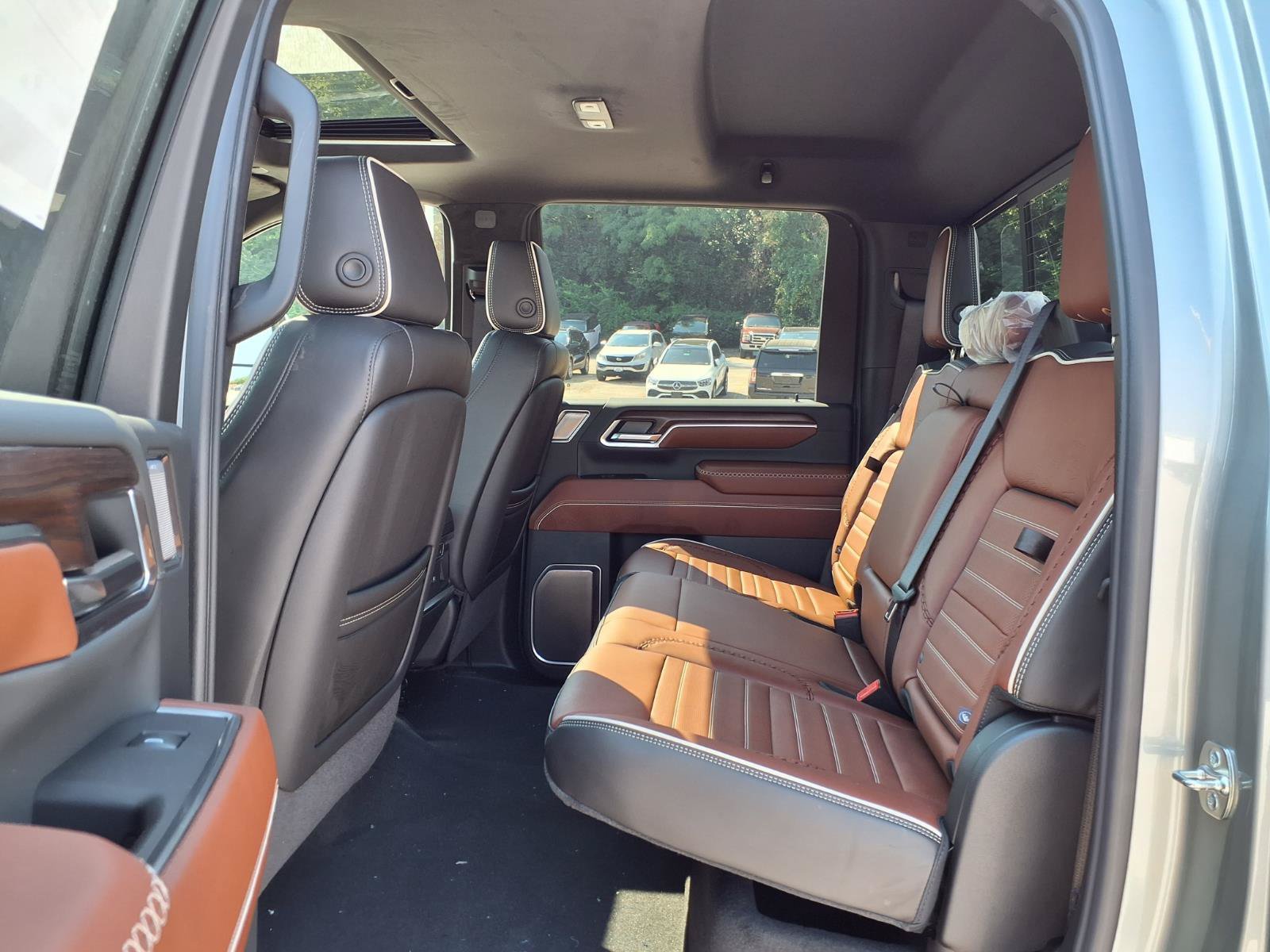 New 2026 GMC Sierra 2500 Denali Ultimate w/ Max Trailering Package AWD/4WD image 17