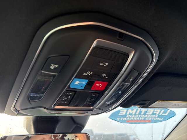 Used 2025 Jeep Grand Cherokee Altitude AWD/4WD image 14