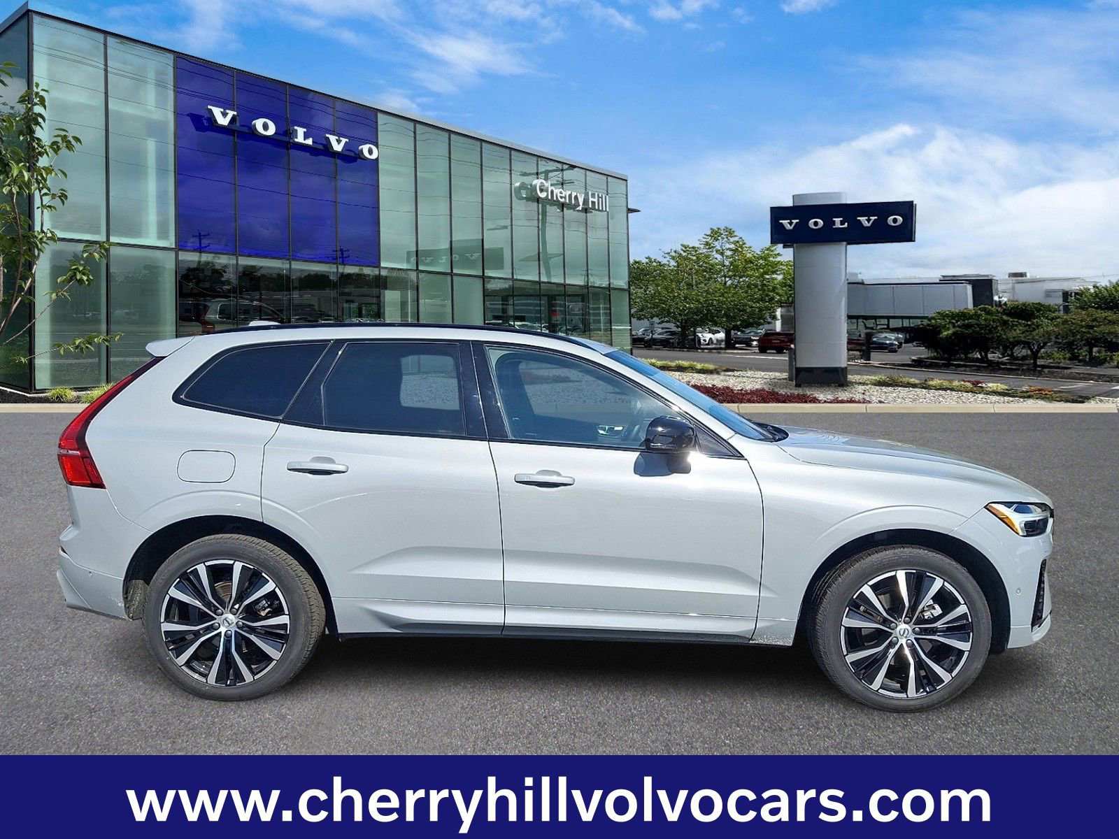 Certified 2025 Volvo XC60 B5 Plus image 8