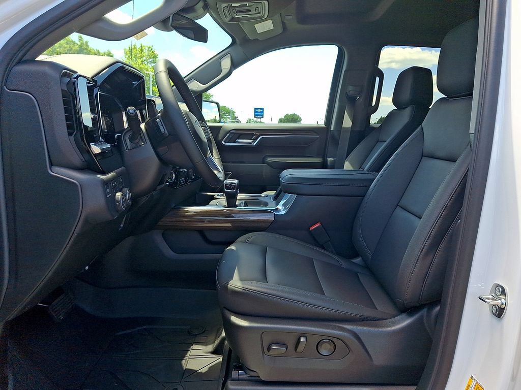 New 2026 Chevrolet Silverado 1500 RST w/ Redline Edition AWD/4WD image 9