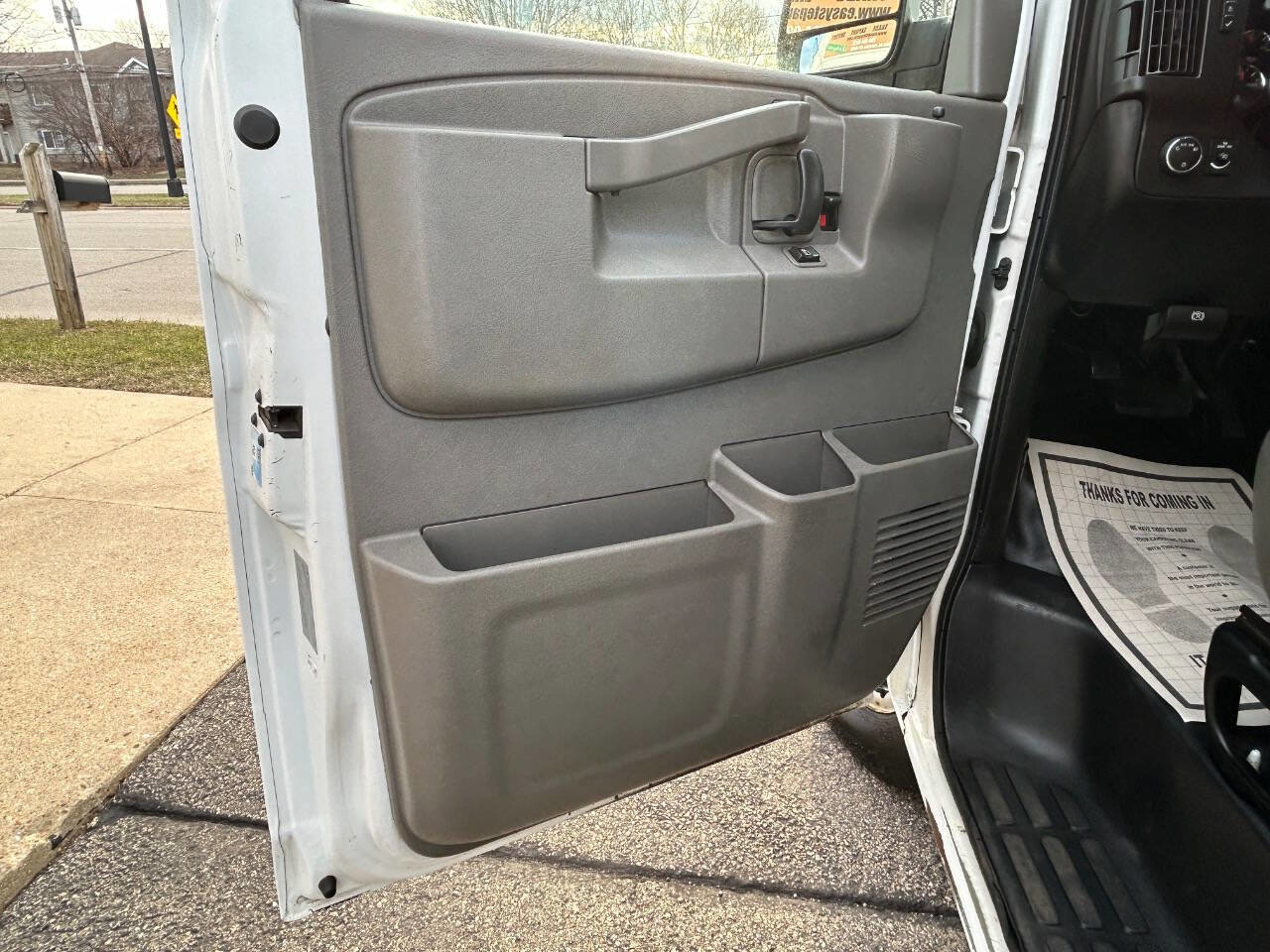 Used 2016 GMC Savana 3500 image 33