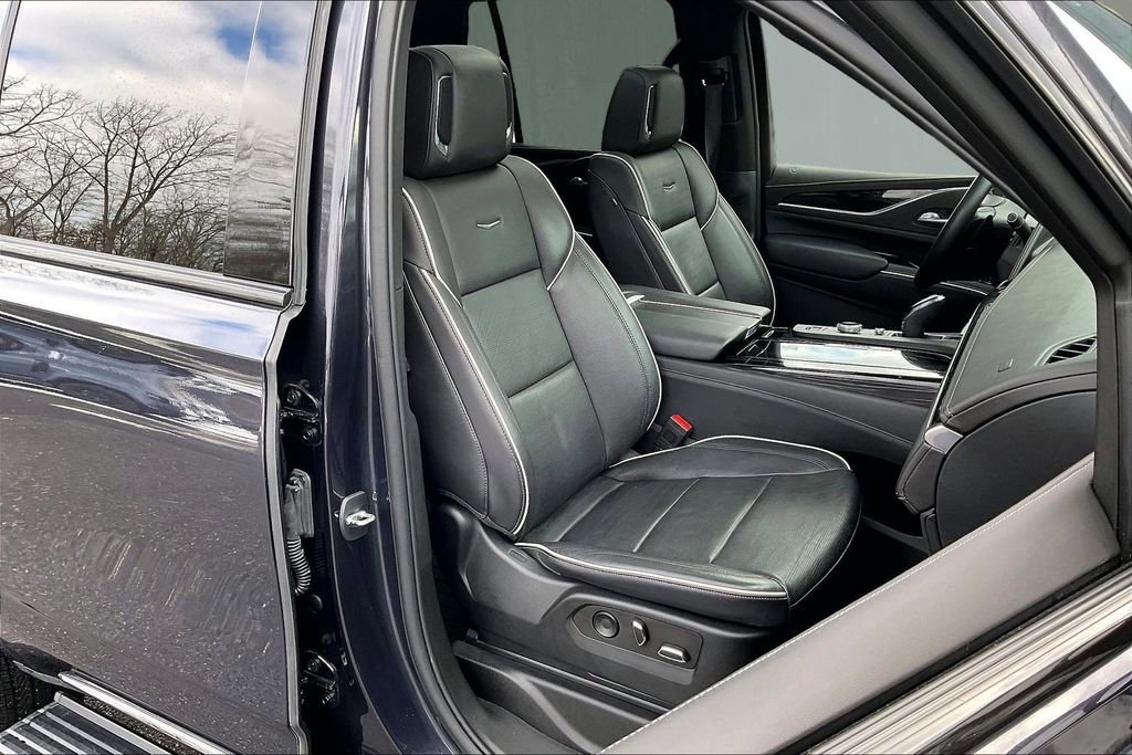 Used 2022 Cadillac Escalade Sport w/ Touring Package AWD/4WD image 30
