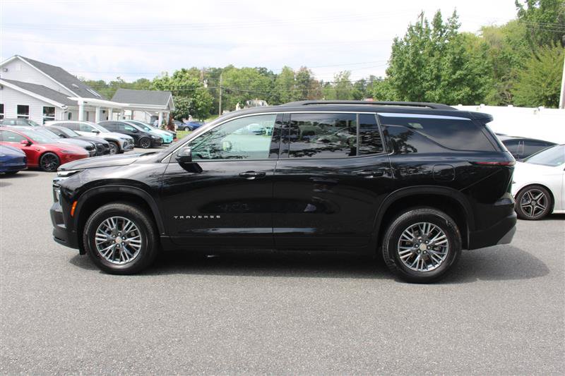 Used 2026 Chevrolet Traverse LT FWD image 5