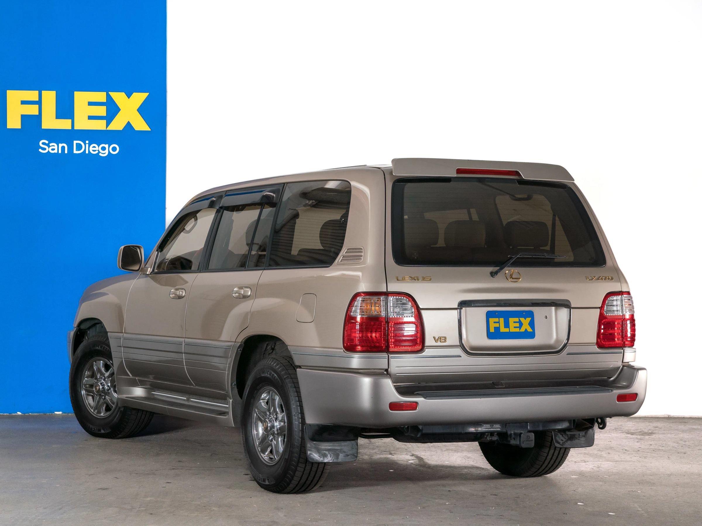 Used 2002 Lexus LX 470 4WD image 2