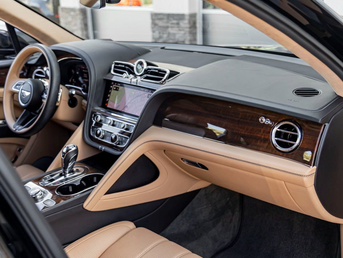 Used 2023 Bentley Bentayga image 31