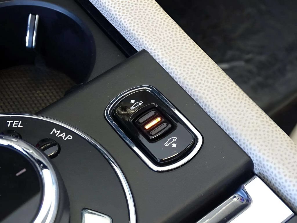 Certified 2014 Rolls-Royce Wraith RWD image 16