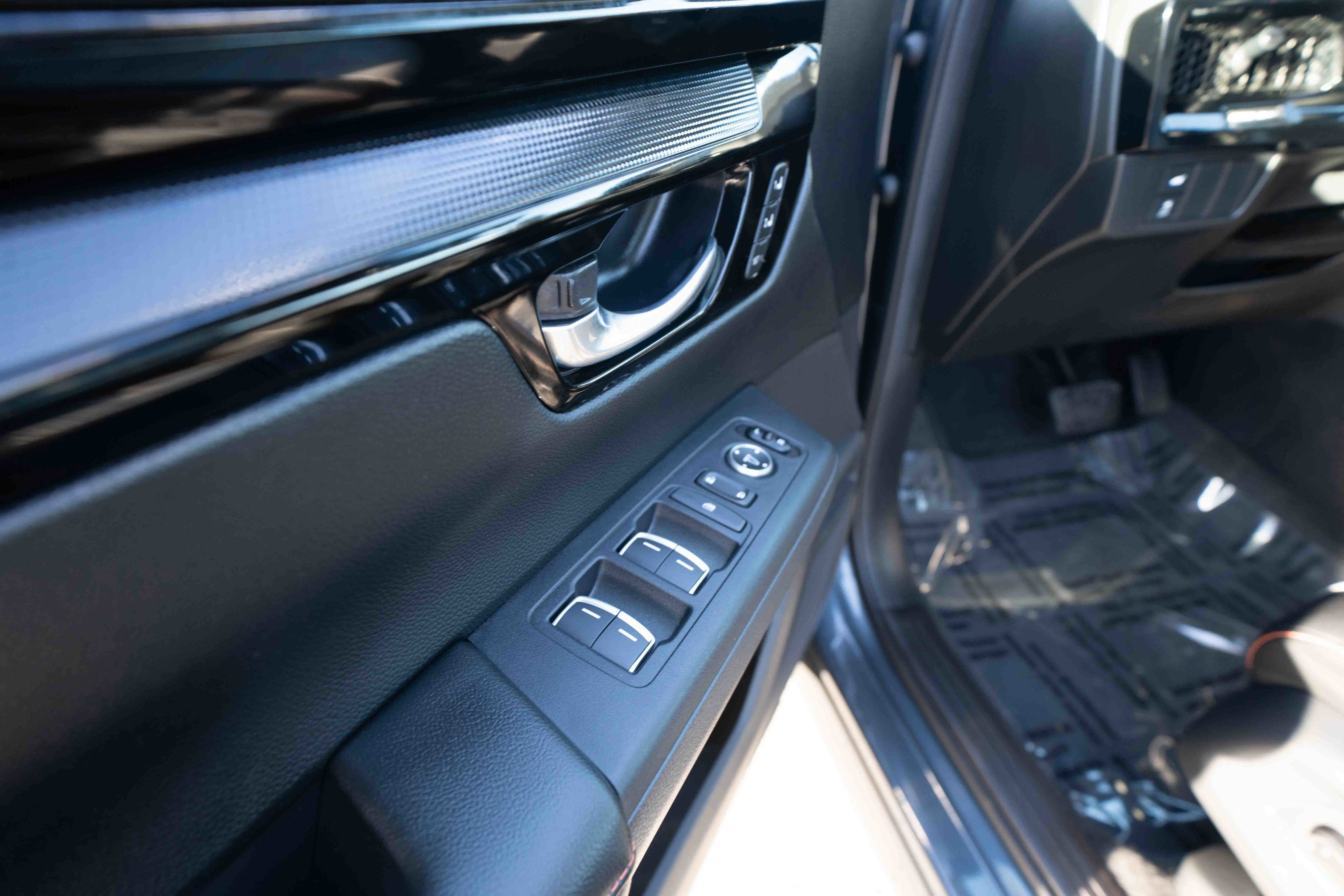 Certified 2025 Honda CR-V Sport Touring image 7