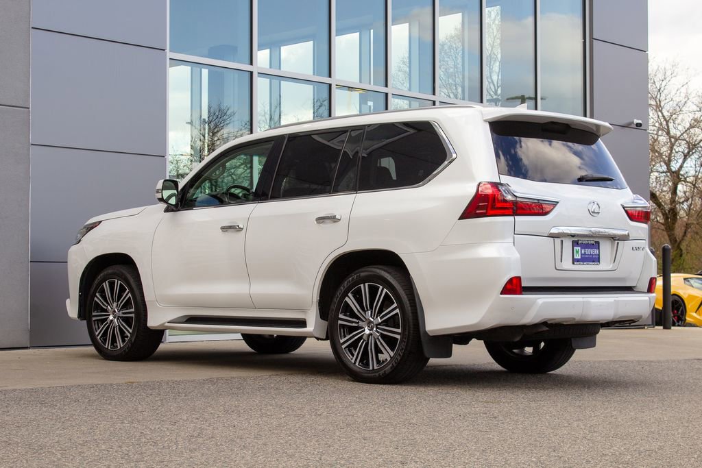 Used 2021 Lexus LX 570 4WD w/ Luxury Package image 8