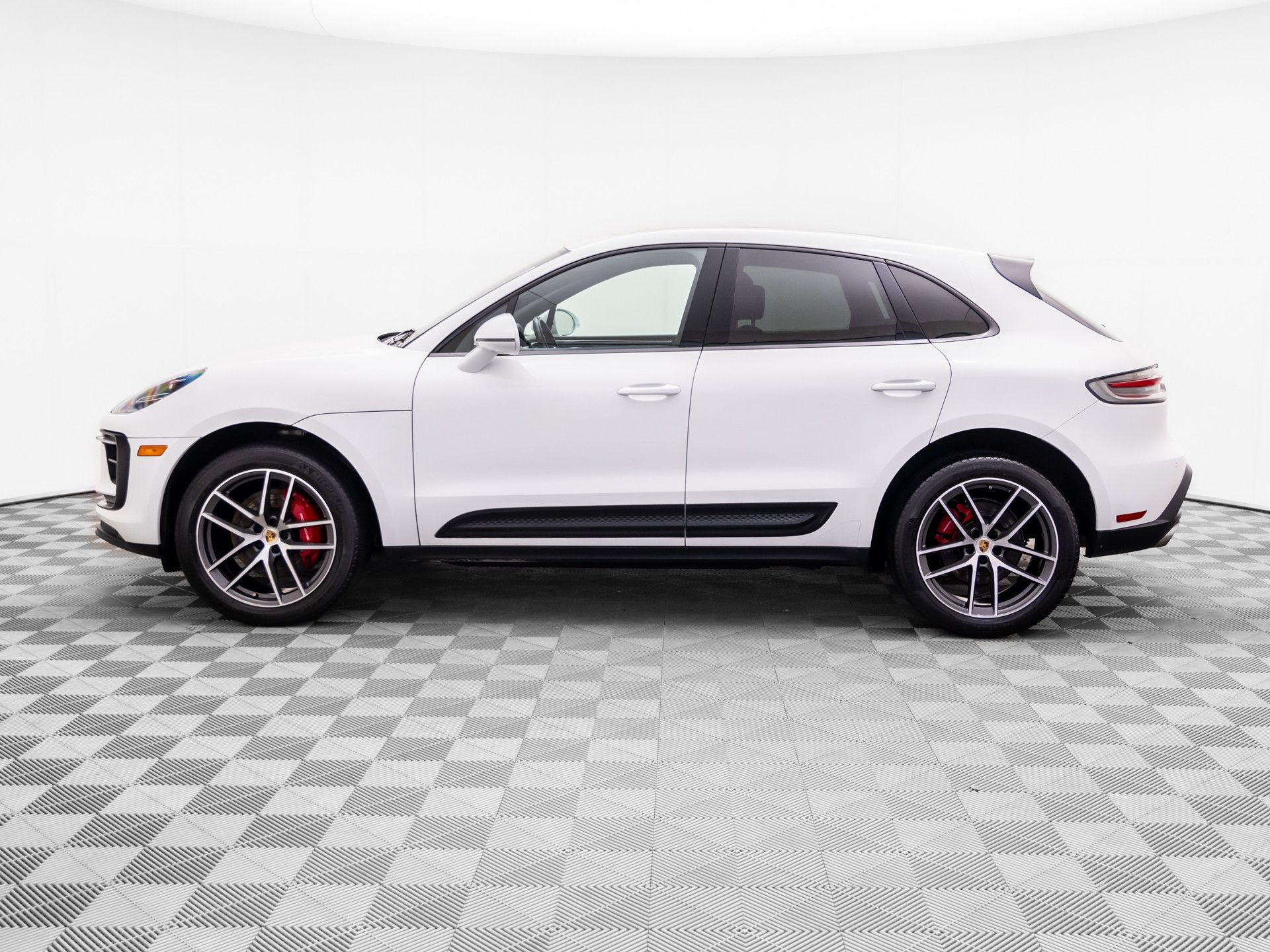 Used 2023 Porsche Macan S AWD/4WD image 2