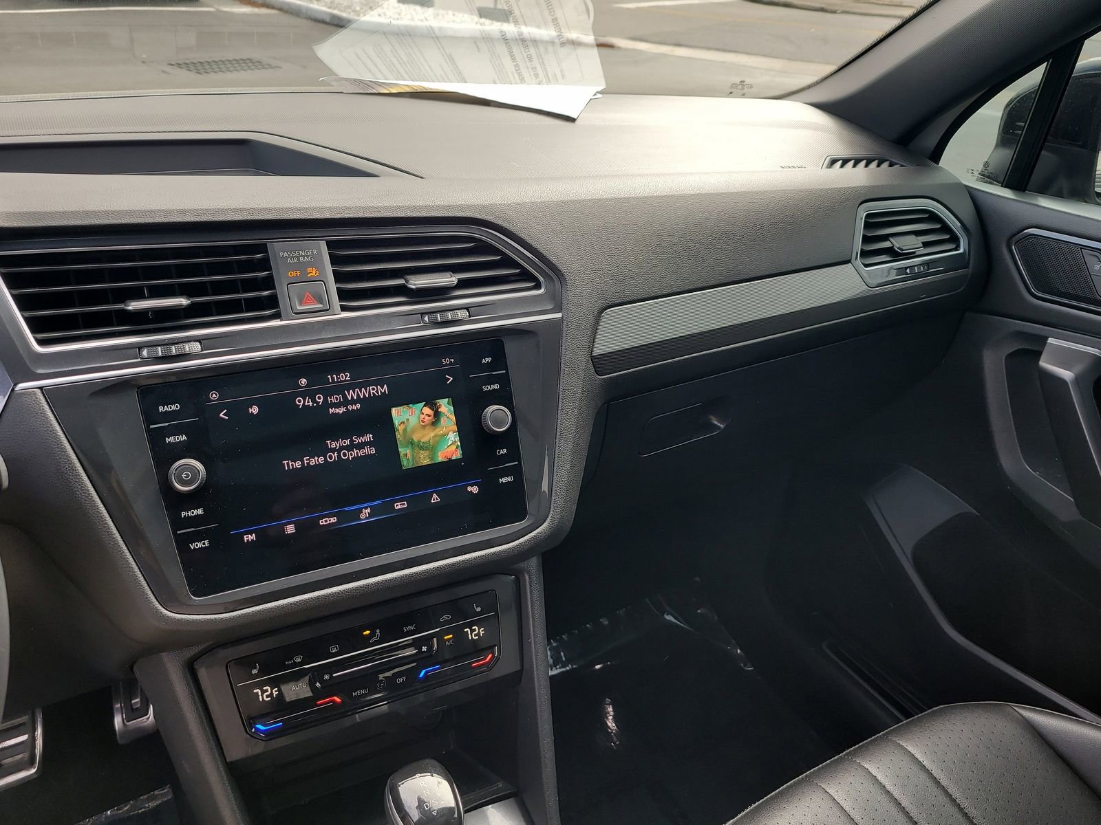 Used 2023 Volkswagen Tiguan SE R-Line image 23