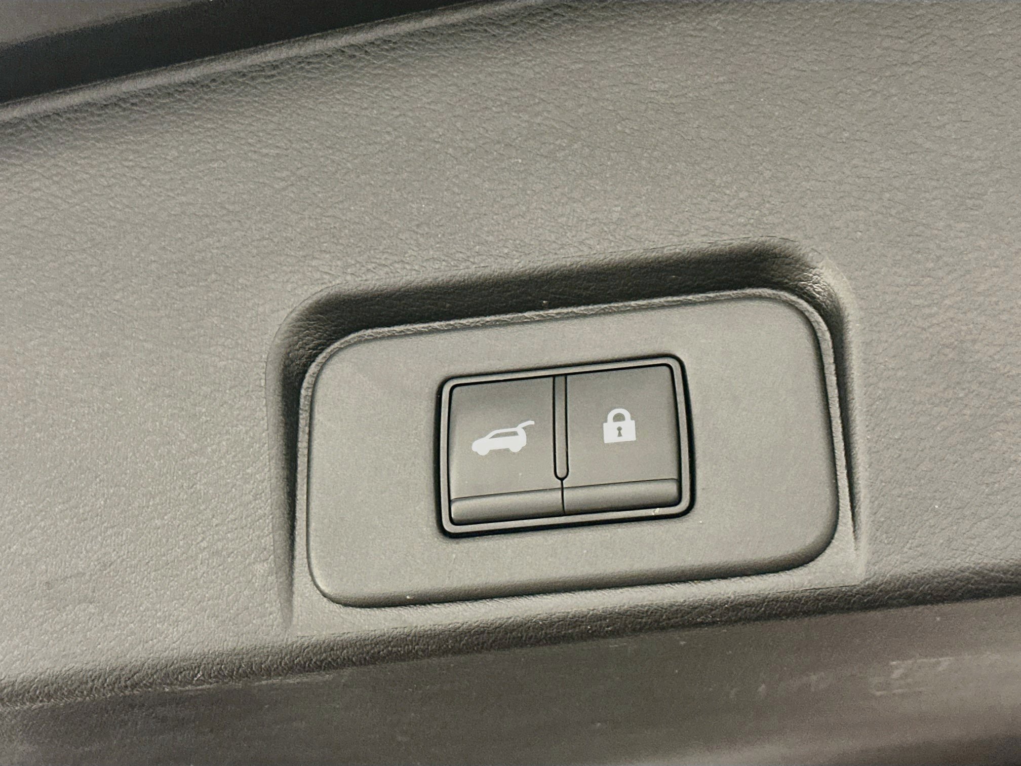 Used 2025 Nissan Rogue SV AWD/4WD image 30