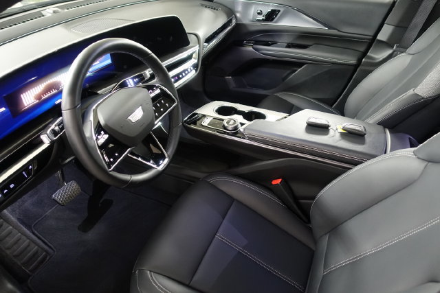 Used 2024 Cadillac Lyriq Tech AWD/4WD image 10