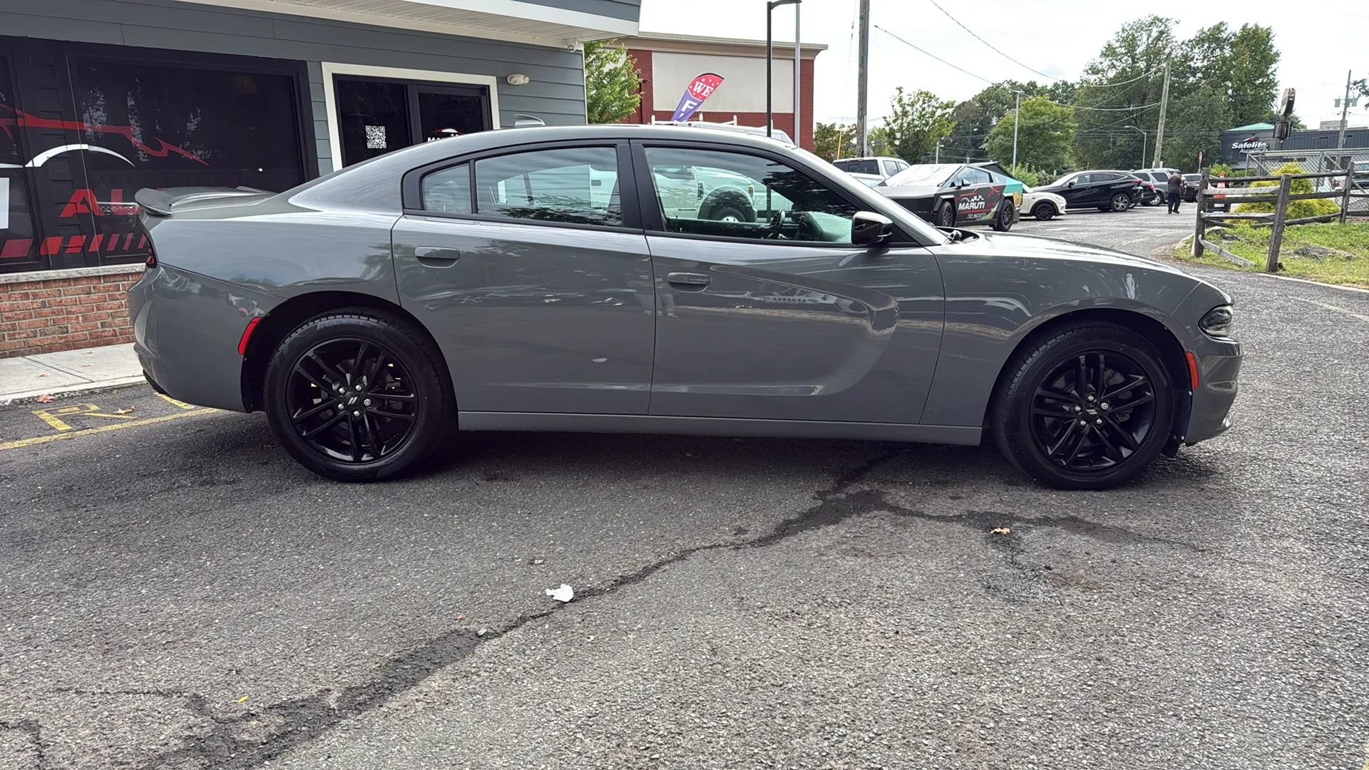 Used 2019 Dodge Charger SXT w/ Blacktop Package AWD/4WD image 4