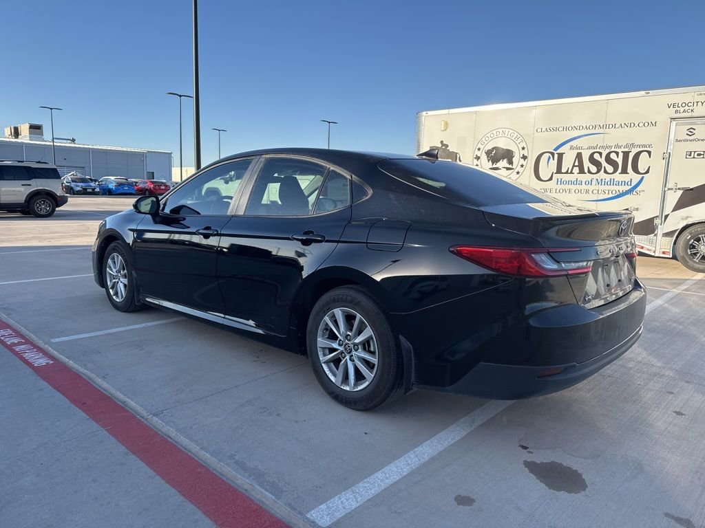Used 2025 Toyota Camry LE image 3