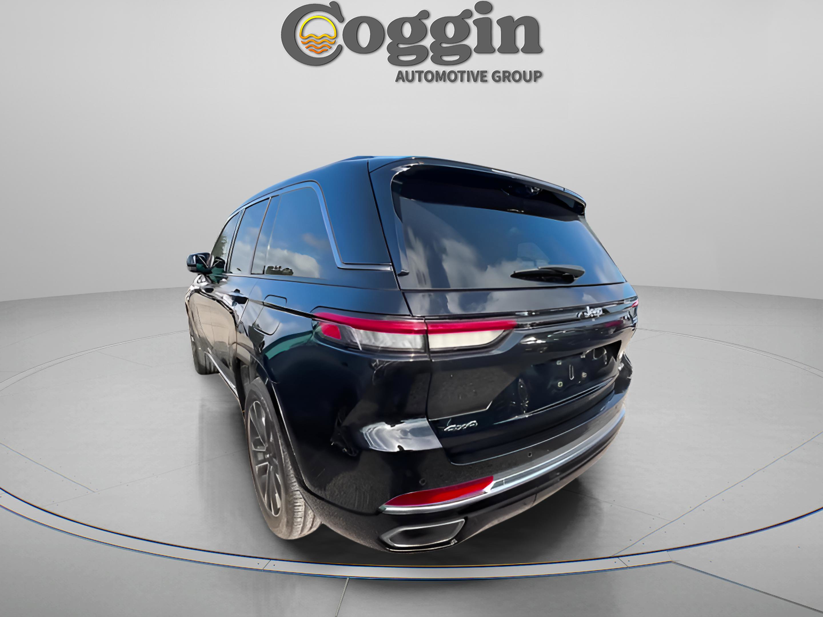 Used 2023 Jeep Grand Cherokee Overland w/ Adv Protech Group III image 3