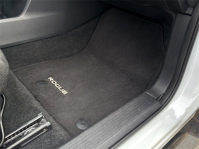 Used 2024 Nissan Rogue SV image 37