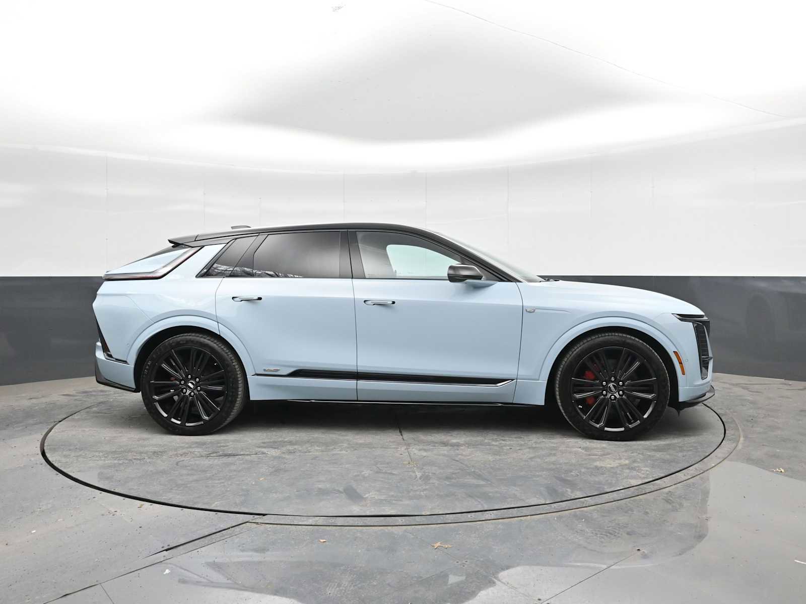 New 2026 Cadillac Lyriq V image 7