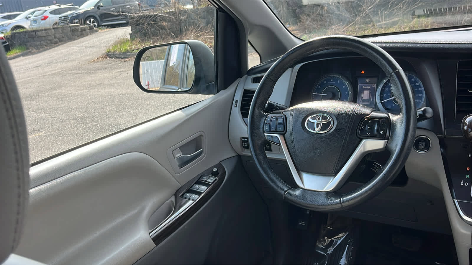 Used 2017 Toyota Sienna XLE AWD/4WD image 27