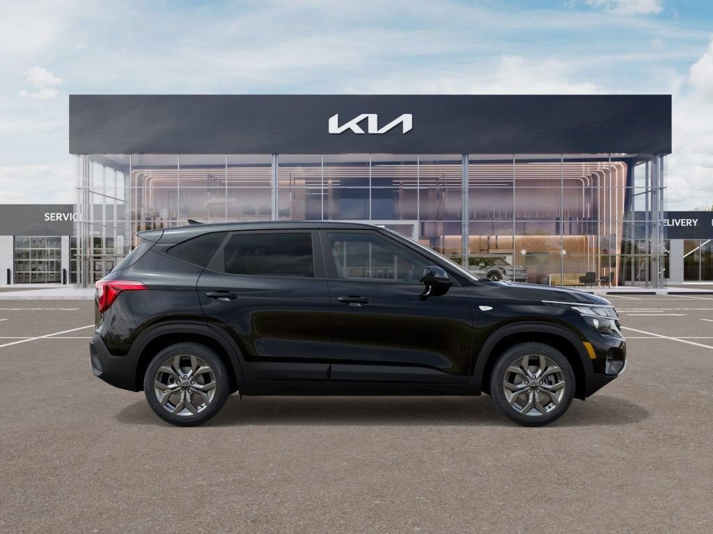 Certified 2026 Kia Seltos LX FWD image 3