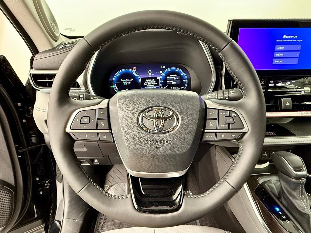 Used 2026 Toyota Highlander Platinum image 24