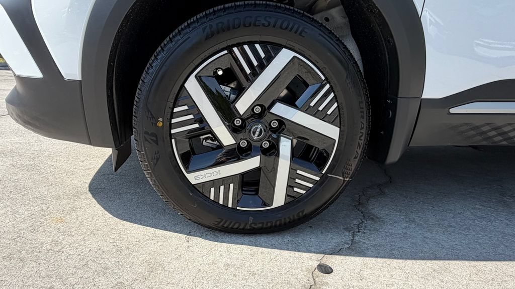 Used 2026 Nissan Kicks SV FWD image 10