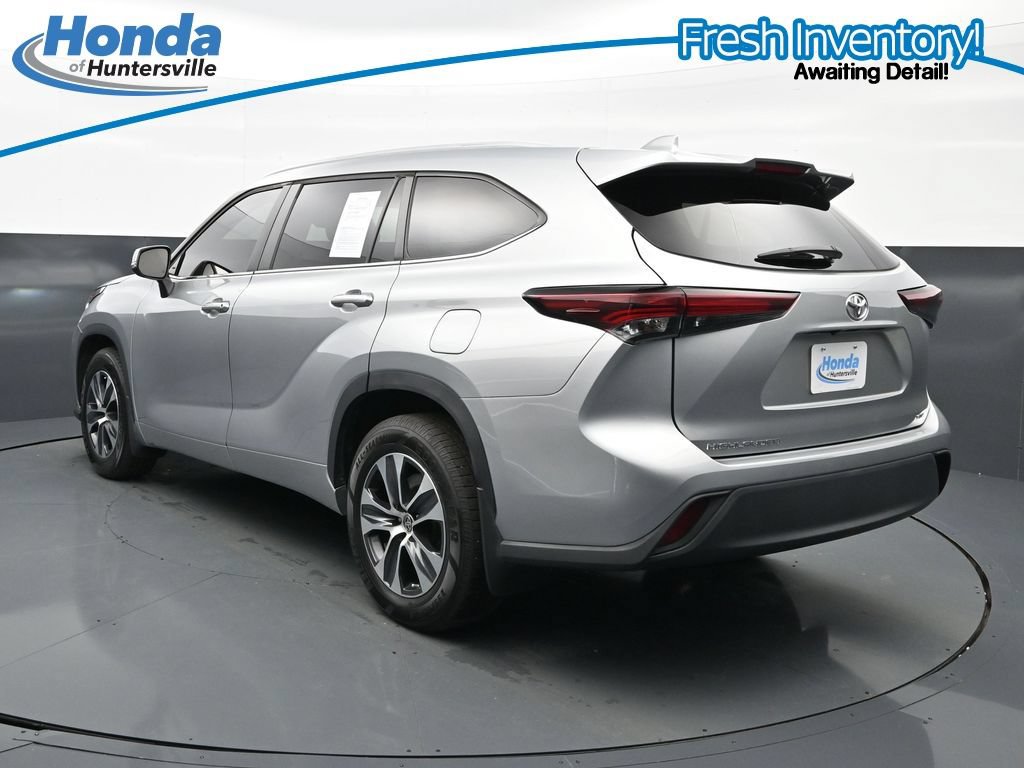 Used 2024 Toyota Highlander XLE FWD image 11