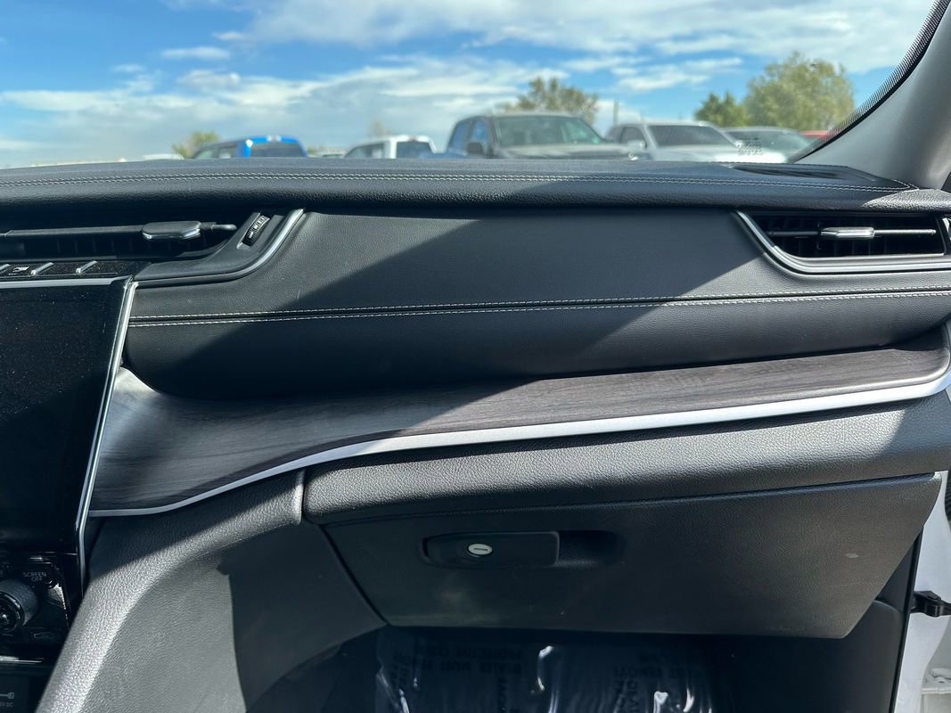 Used 2023 Jeep Grand Cherokee Limited w/ Black Appearance Package image 21