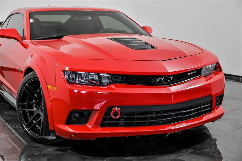 Used 2015 Chevrolet Camaro Z/28 RWD image 2