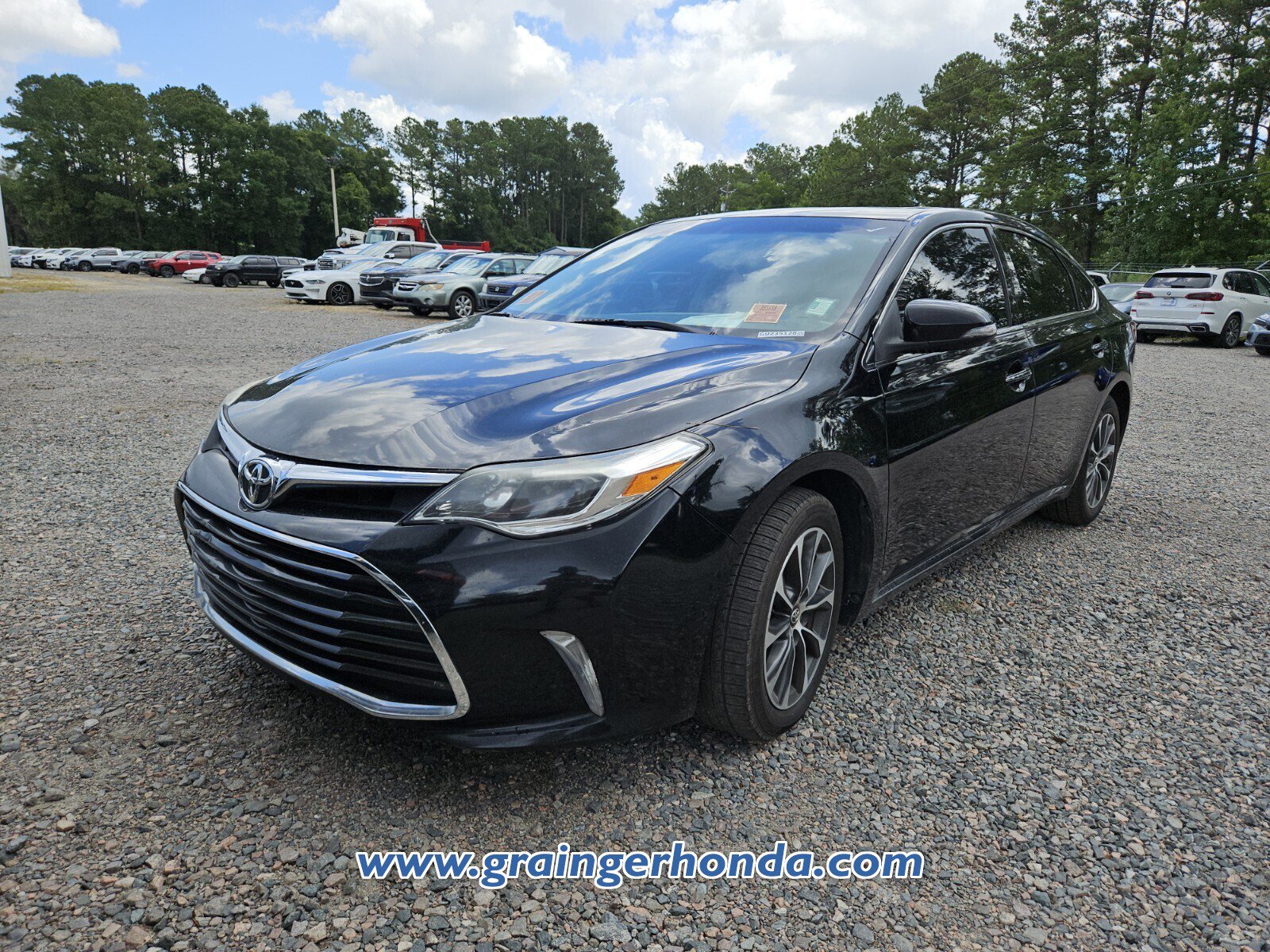 Used 2016 Toyota Avalon XLE Plus FWD image 2