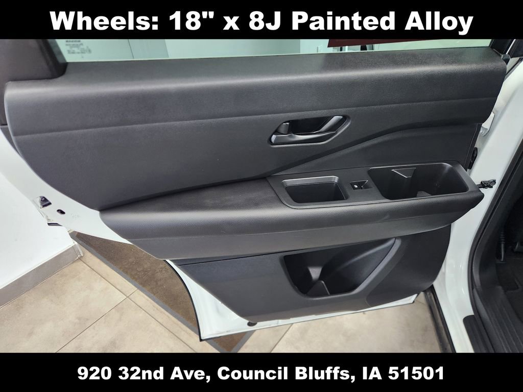 Used 2024 Nissan Pathfinder S image 14