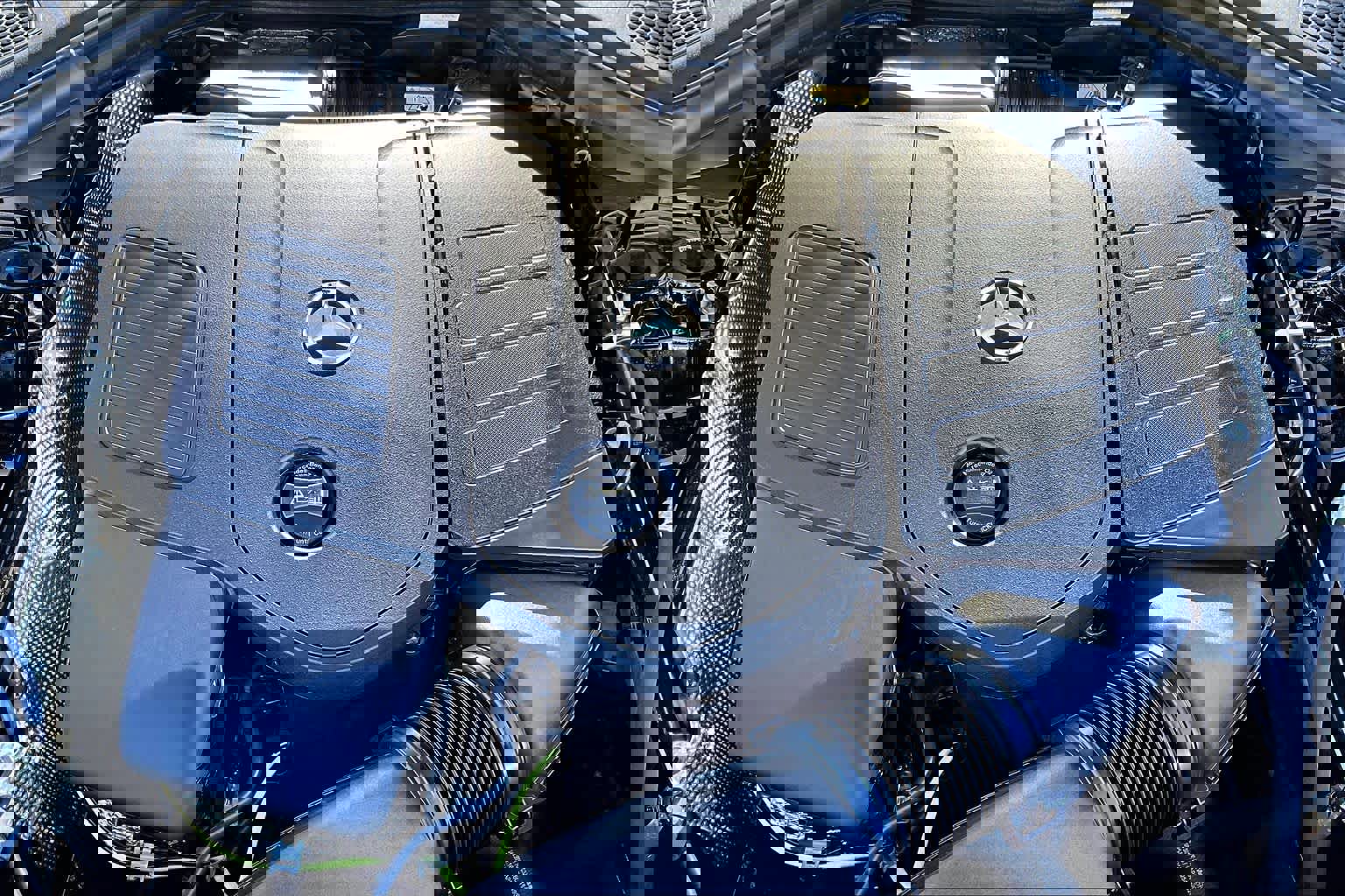 Used 2025 Mercedes-Benz GLC 300 4MATIC image 33