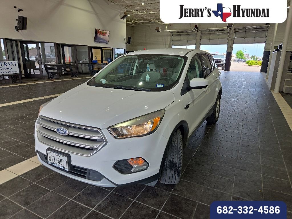 Used 2019 Ford Escape SE FWD image 1