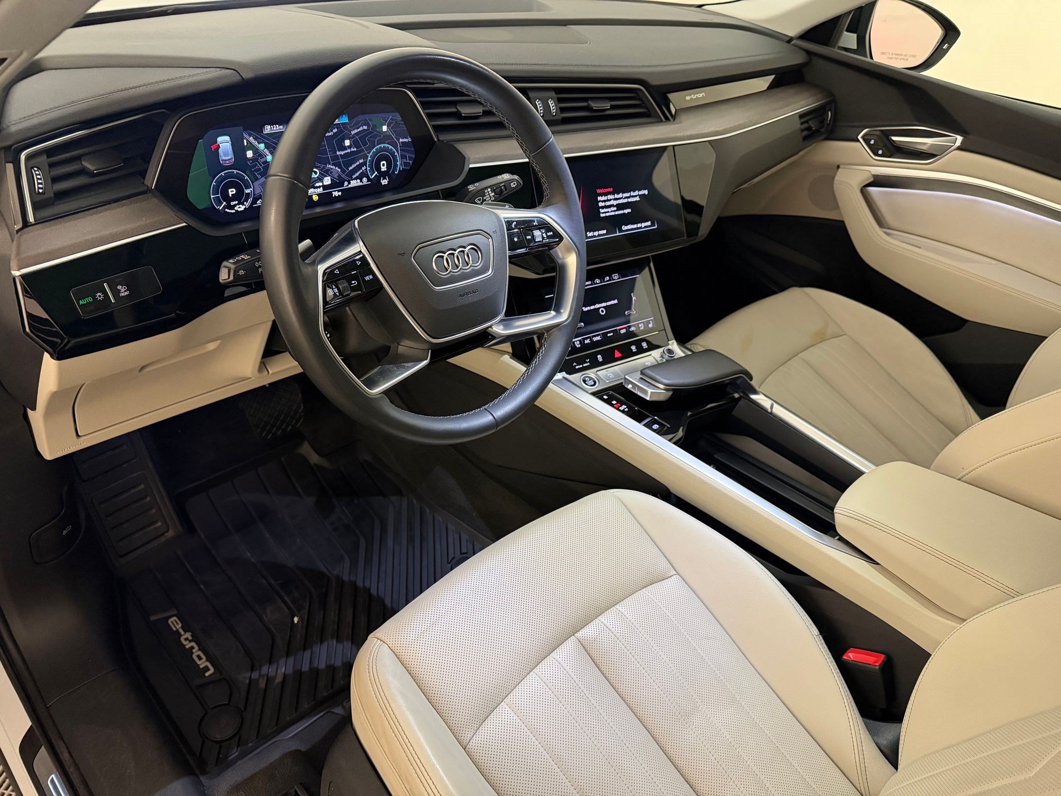 Used 2024 Audi Q8 e-tron Premium Plus w/ Premium Plus Package AWD/4WD image 4