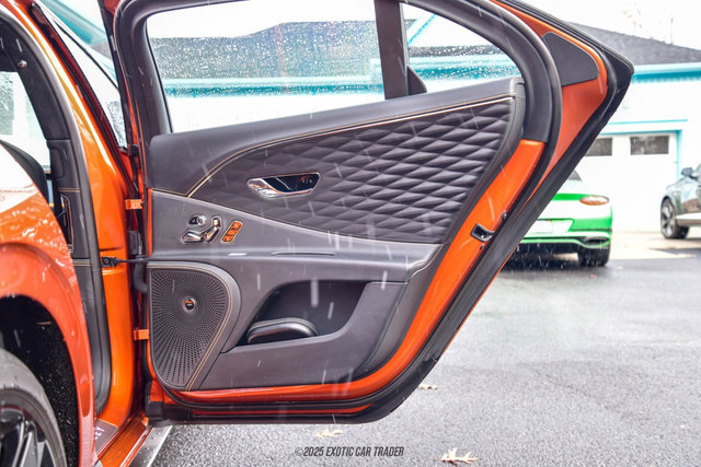 Used 2024 Bentley Flying Spur W12 image 24