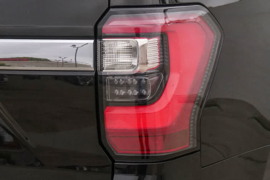 Used 2019 Ford Expedition Limited w/ Equipment Group 302A AWD/4WD image 10