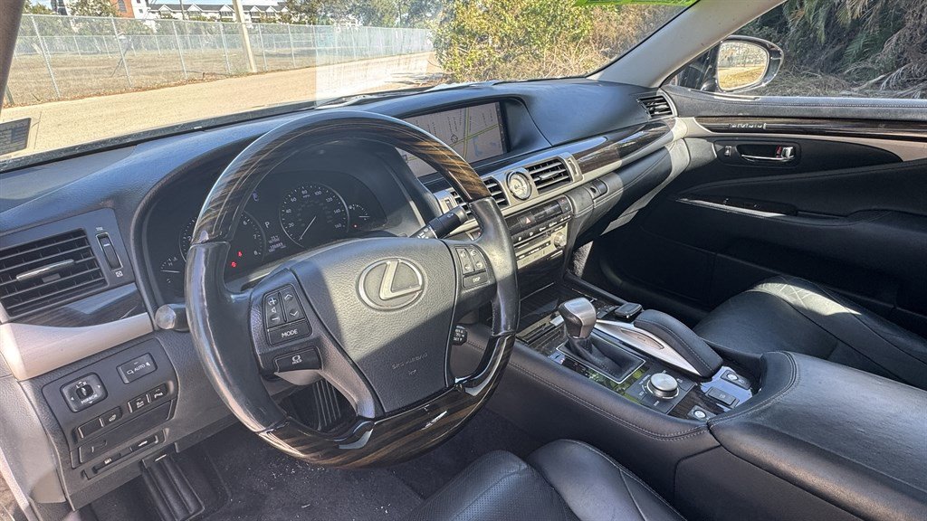 Used 2016 Lexus LS 460 AWD w/ Comfort Package image 9