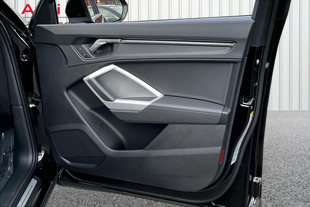 Used 2025 Audi Q3 2.0T Premium w/ Convenience Package image 28