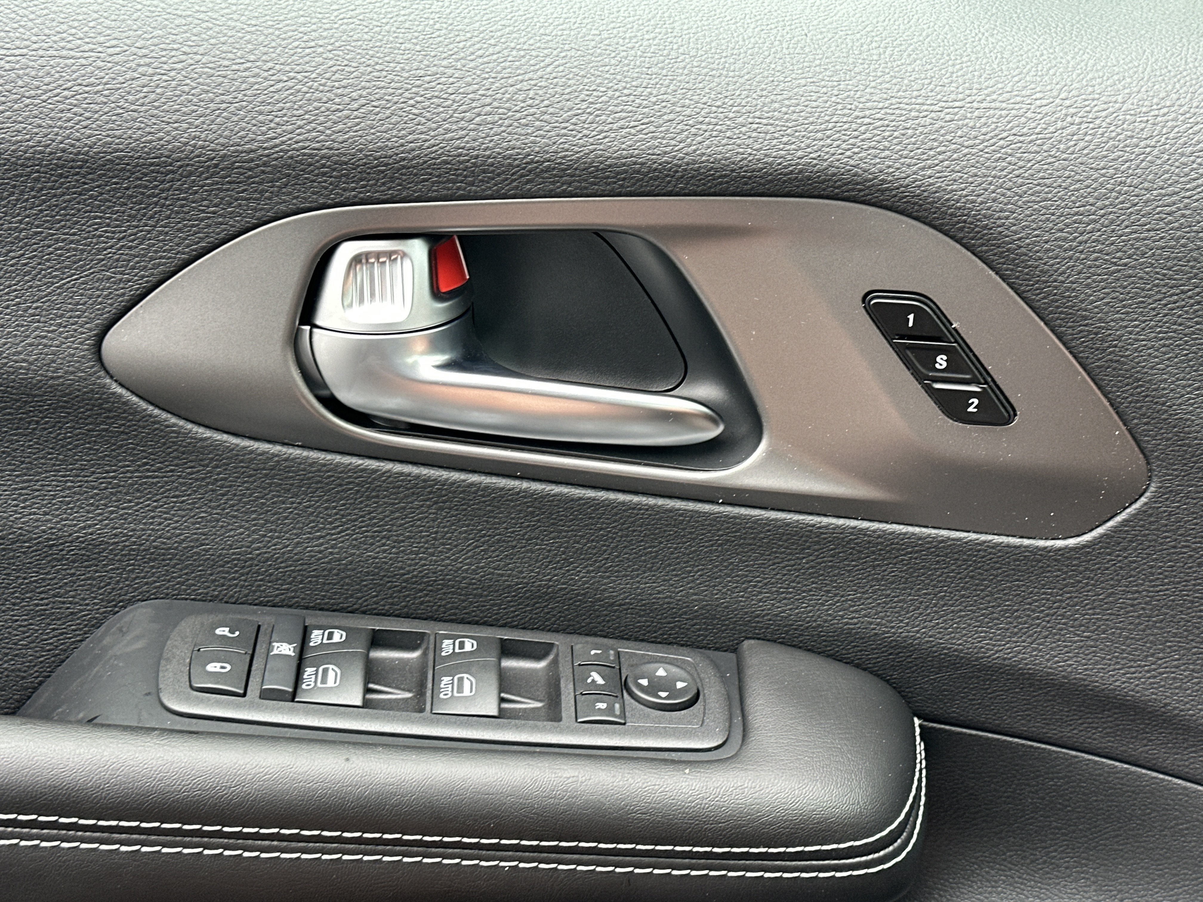 New 2027 Chrysler Pacifica Limited FWD image 12