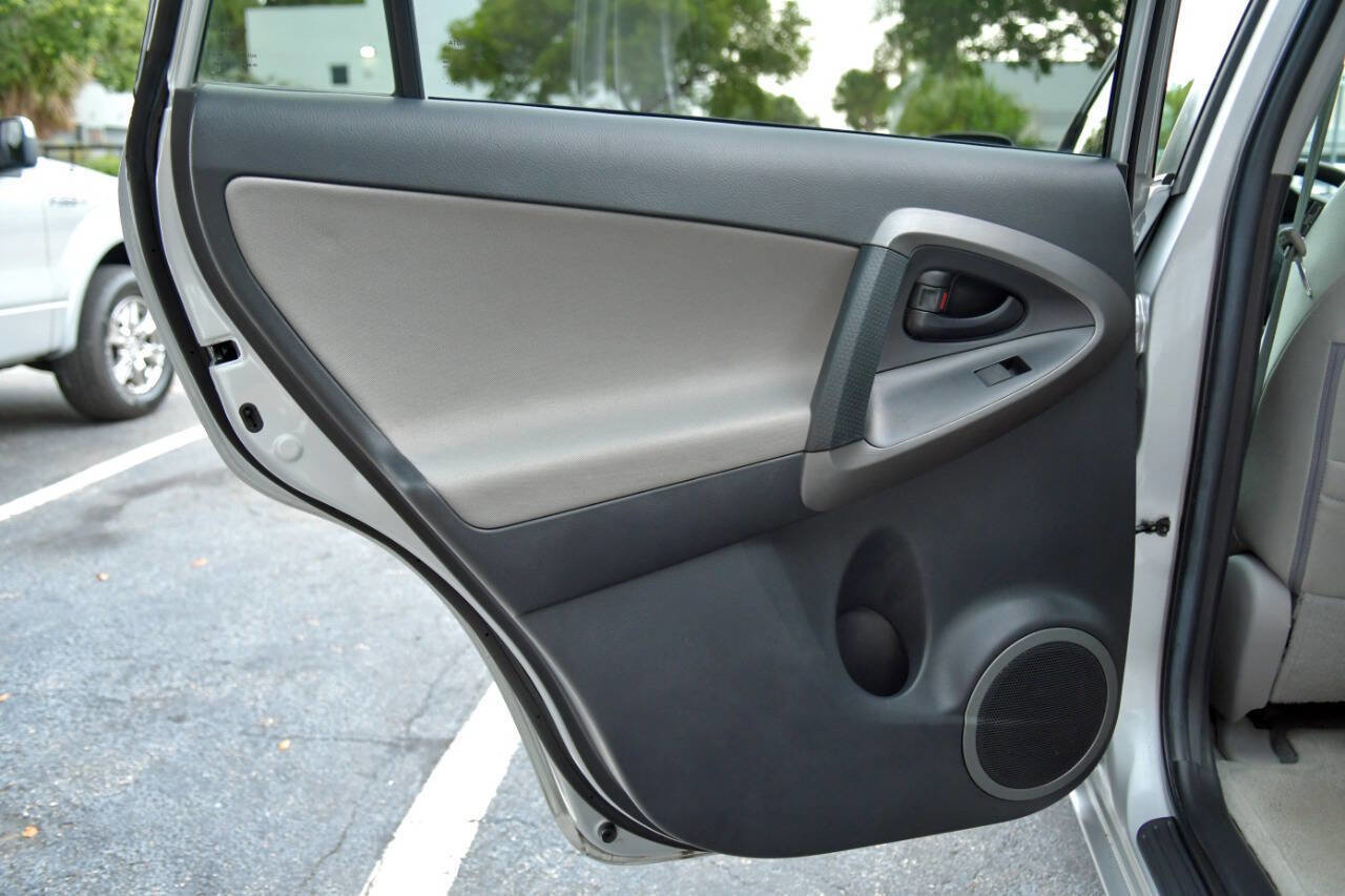 Used 2012 Toyota RAV4 FWD image 11