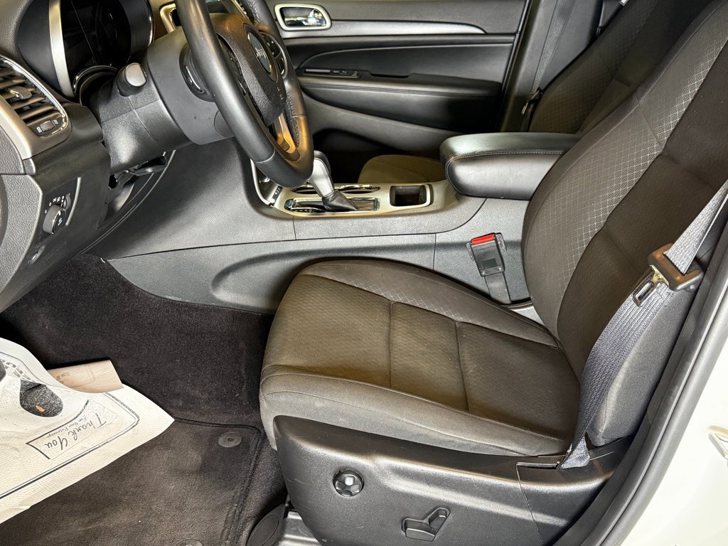 Used 2018 Jeep Grand Cherokee Laredo image 19