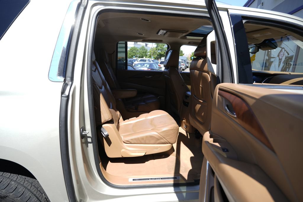 Used 2015 Cadillac Escalade ESV Platinum AWD/4WD image 36