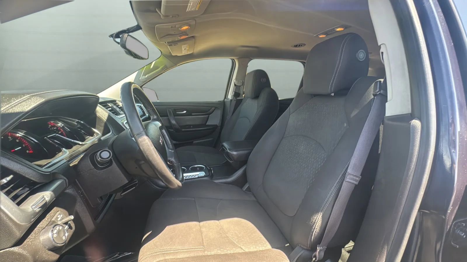 Used 2015 GMC Acadia SLE FWD image 23
