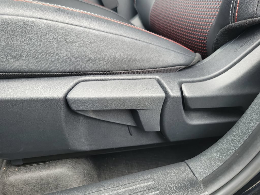 Used 2025 Nissan Kicks SR AWD/4WD image 13