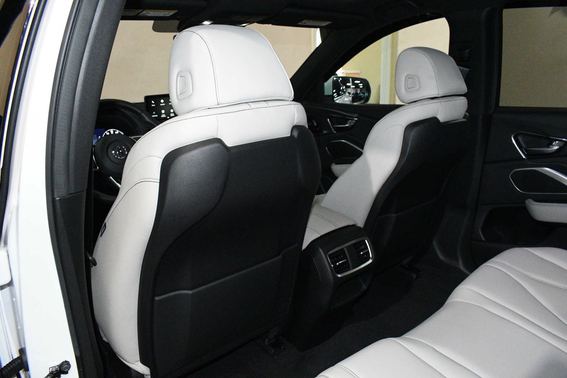 Used 2025 Acura RDX SH-AWD image 15
