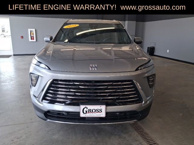 Used 2025 Buick Enclave Preferred image 3