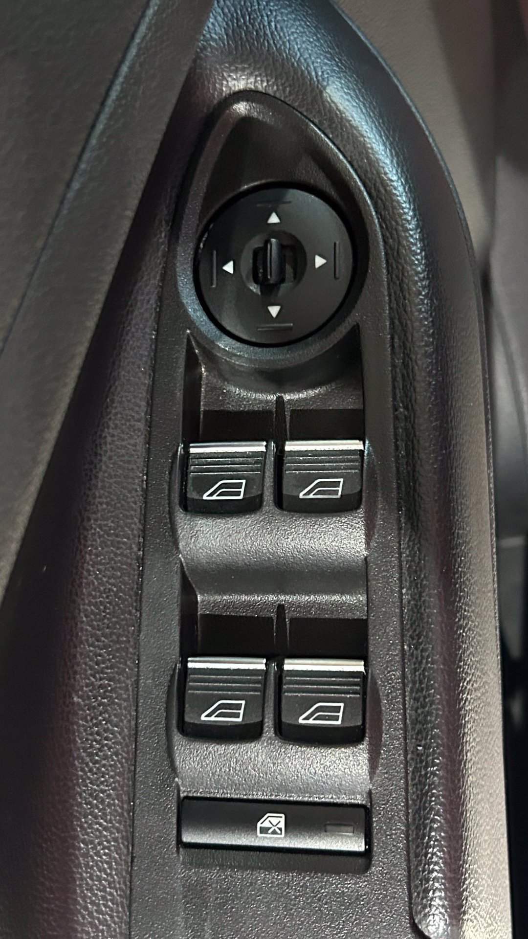 Used 2019 Ford Escape SEL AWD/4WD image 35