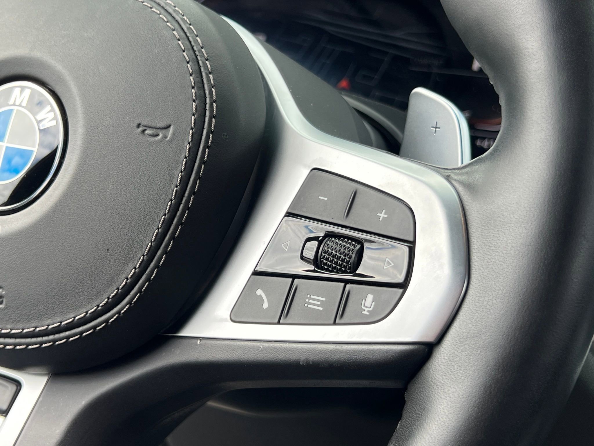 Used 2020 BMW X6 M50i w/ Executive Package image 27