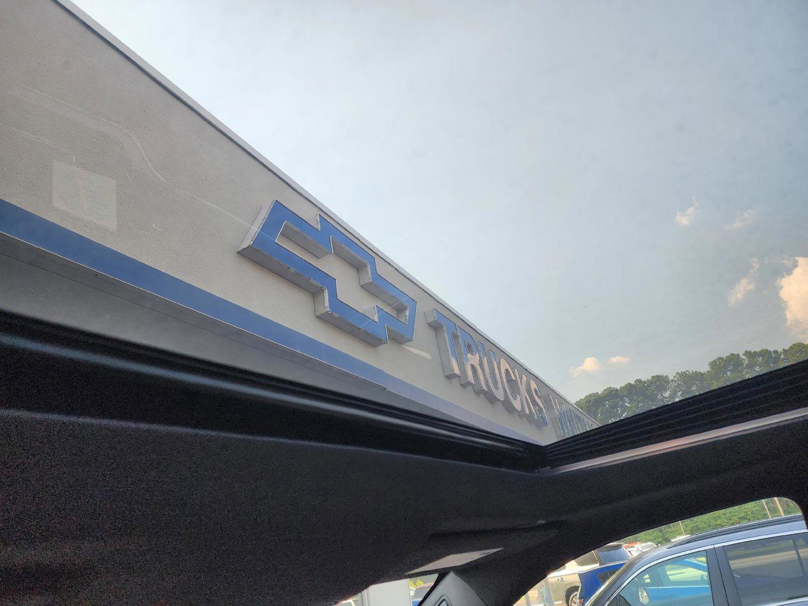 Used 2022 Chevrolet Silverado 1500 ZR2 w/ Technology Package image 25