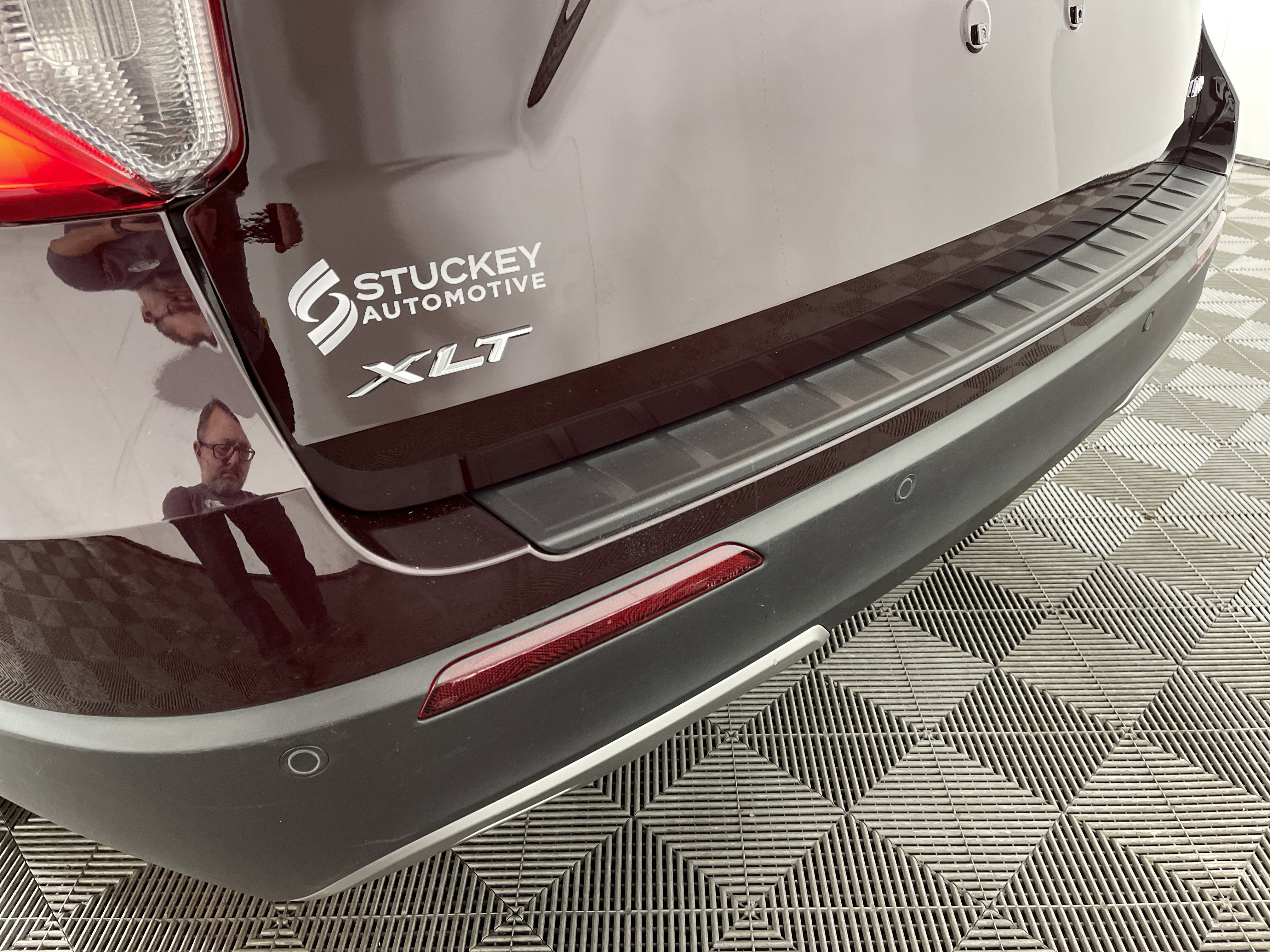 Used 2023 Ford Explorer XLT w/ Equipment Group 202A image 6