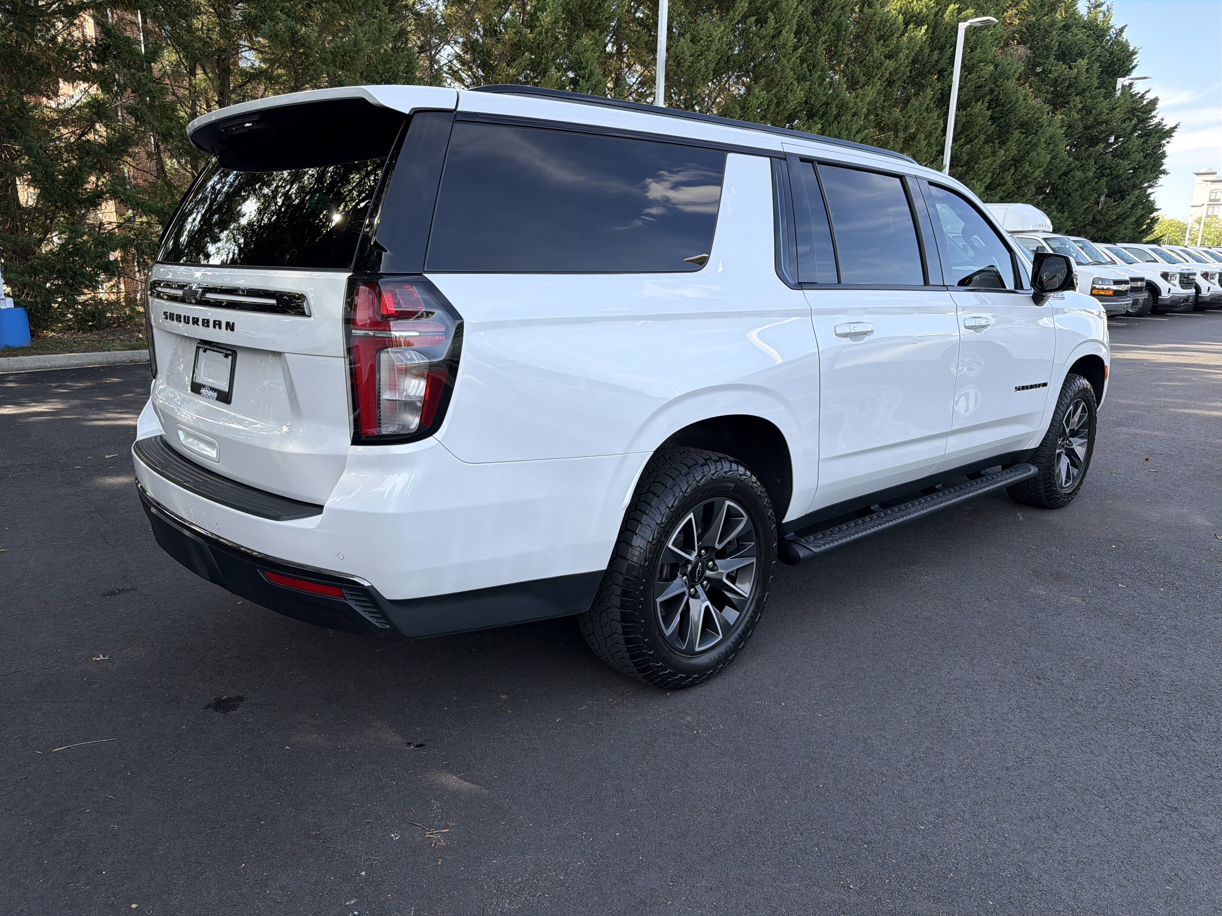 Used 2022 Chevrolet Suburban Z71 w/ Luxury Package AWD/4WD image 10
